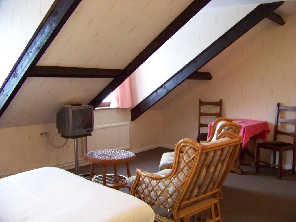 Auberge Le Vieux Moulin Bouillon Ruang foto