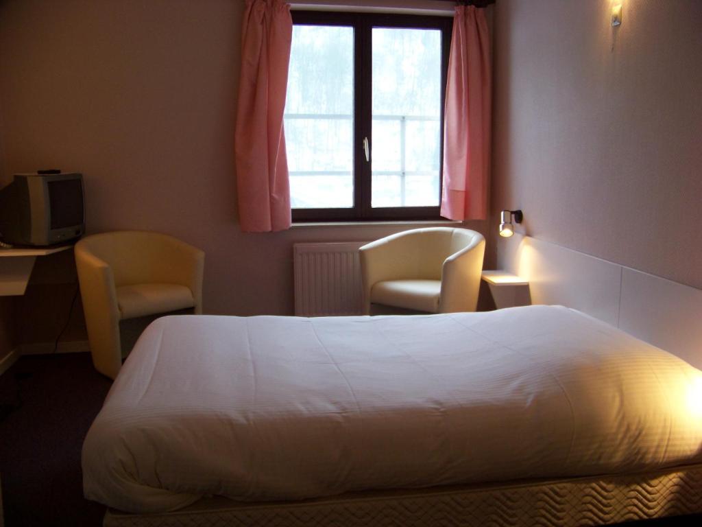 Auberge Le Vieux Moulin Bouillon Ruang foto